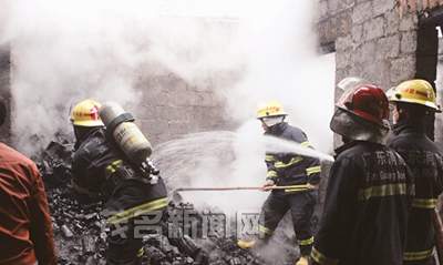 高州一木炭加工场起火 起火原因不明 高州一木炭加工场起火 起火原因不明